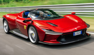 Ferrari Daytona SP3 - front tracking