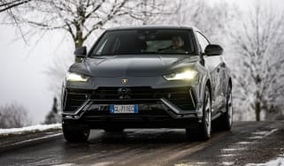Lamborghini Urus S - front action